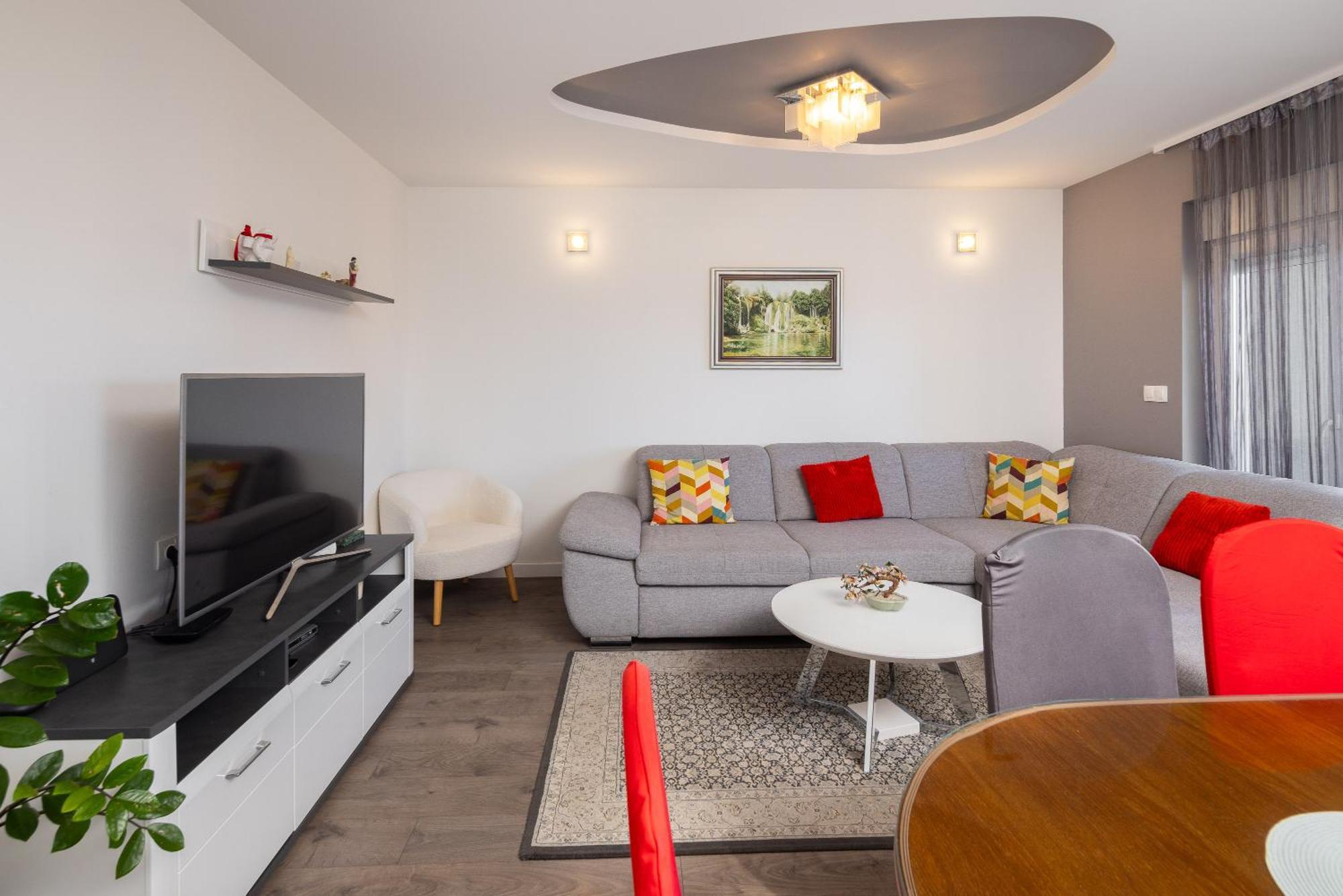 Ivan Apartma Omis